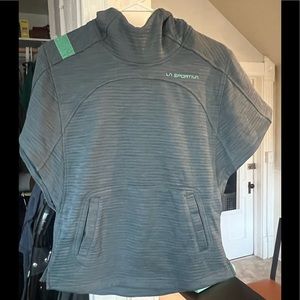 La Sportiva, Punch-It Poncho. XS, Slate. New, no tags. Never worn.